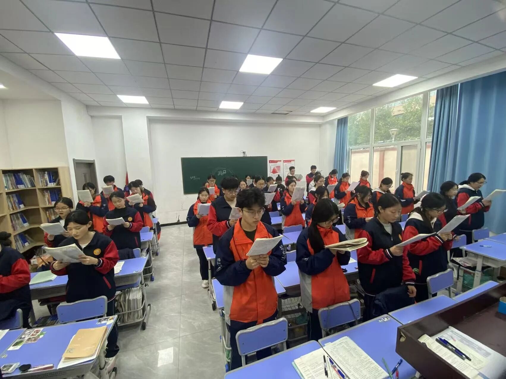 清晨6:20的石家庄校园！精英华唐艺术高中用“早读”写满爱，